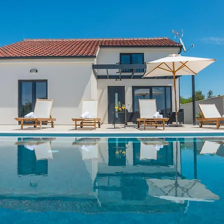 Prázdninový dům Beautiful In Skabrnja With Wifi