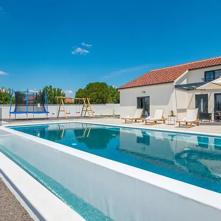 Beautiful In Skabrnja With Wifi Holiday home *