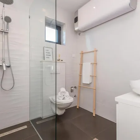 Prázdninový dům Beautiful In Skabrnja With Wifi